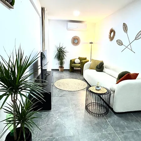 Sea View 2-bedroom In Port 公寓