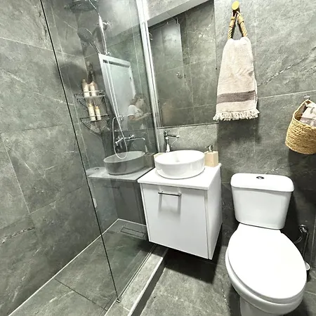 Sea View 2-bedroom In Port Paphos