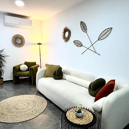Sea View 2-bedroom In Port Apartament