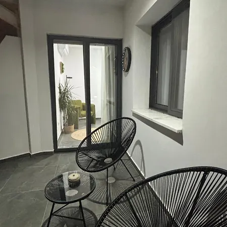 Sea View 2-bedroom In Port Apartament *